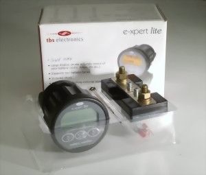 TBS Akkumonitori Expert lite 9-35V, 2 akkupankkia, sis 500A shuntin