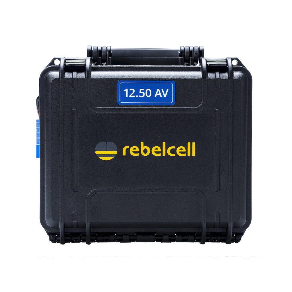 Rebelcell akku kuljetuslaatikossa 12V50A. Paino n. 5kg